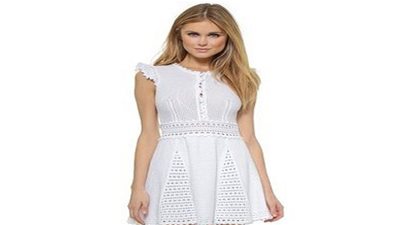  10 صيحات جديدة ومختلفة من الفساتين القصيرة تزيد المرأة جمالا وجاذبية 