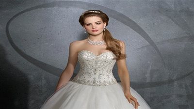  ٥ نصائح هامة لارتداء فساتين الزفاف بدون حمالات 