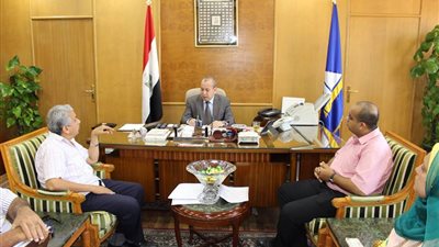 غلق عيادة طبية تتداول النفايات بدمياط 