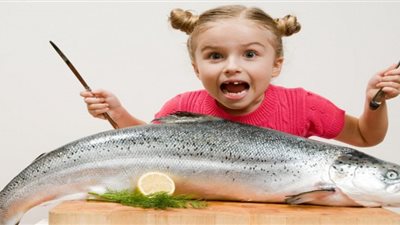 دراسة: الأطفال الأكثر تناولًا للأسماك أكثر قدرة على القراءة