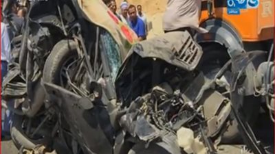 حادث بشع يتسبب في مصرع شاب.. ووالده يجمع أشلائه في أكياس