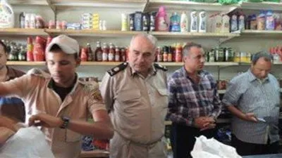  ضبط 8 محلات غير مُرخصة بداخلها 19 طنًا آعلاف وملح طعام  بالشرقية