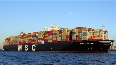 هيئة قناة السويس تسجل دخول وخروج 34 سفينة بميناء بورسعيد 