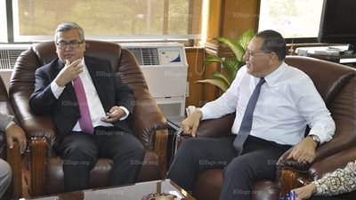 رئيس جامعة قناة السويس يستقبل سفير اندونيسيا (صور)