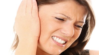 5 علاجات صحية وفعالة لألام الأذن 