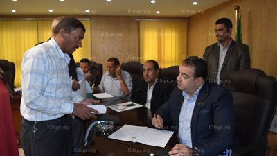  محافظ الفيوم يوجه بفتح باب التظلمات للحالات الإنسانية للمعلمين المنتدبين