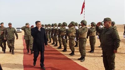 وزير الدفاع التونسي يحذر من عودة مقاتلي داعش من ليبيا إلى بلاده