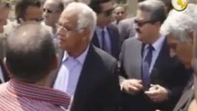 وزير النقل يصل موقع حادث قطار العياط (فيديو)