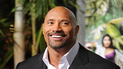 الصخرة يشعل تويتر بأول صورة لطفلته الجديدة Jasmine