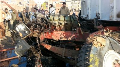 رئيس هيئة سكك حديد مصر يتوجه لموقع حادث قطار العياط (فيديو)