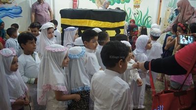 أطفال مكتبة 