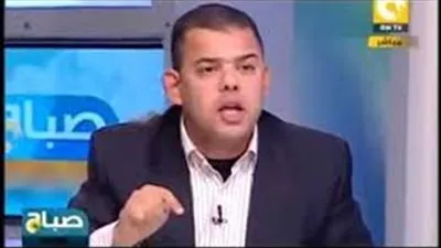 متصل يسأل عن حكم إعطاء جاره المسيحي من 