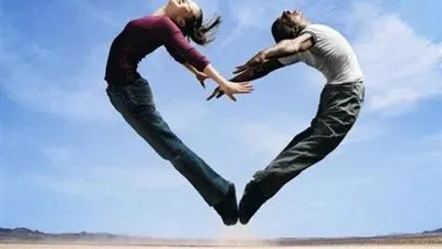 دراسة تؤكد الوقوع في الحب من النظرة الرابعة وليس الأولى