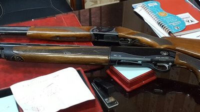 ضبط بندقيتين خرطوش و10 طلقات بحوزة شخصين في براني