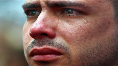 10 أسباب تسيل الدموع