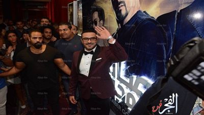 نجوم الفن يشاركون أبطال فيلم 