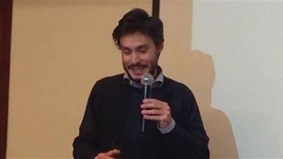 سر الحروف الغريبة على جسد 