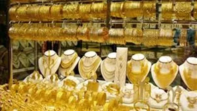 اليوم.. الذهب يتخلى عن مكاسبه.. وعيار 21 يسجل 468 جنيه