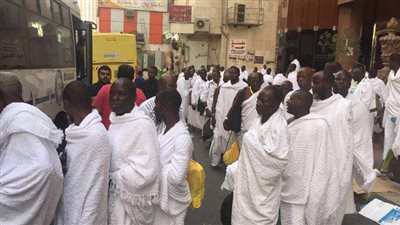 1015 حافلة تنقل حجاج إفريقيا إلى 