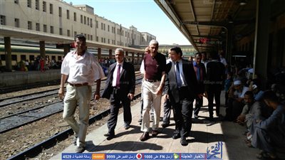 رئيس هيئة سكة حديد مصر  يتابع حركة تشغيل القطارات  بمحطة مصر 
