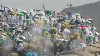 الحجاج يعانون من حرارة الطقس والمملكة تدفع بأجهزة تكييف إضافية