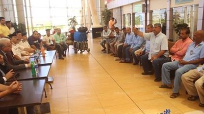 محافظ جنوب سيناء يحذر سائقي التاكسي من استغلال السائحين (صور)