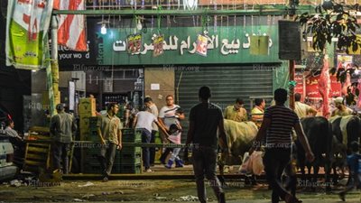 محلات الخمور تتجاهل قرار الغلق وتفتح أبوابها فى وقفة عرفات (فيديو)