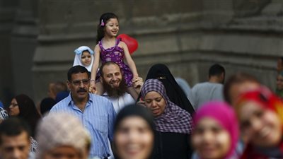 8 مشاهد أثارت الجدل في احتفالات المصريين بـ