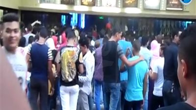 مشادات واشتباكات أمام 