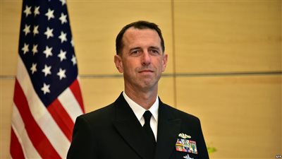 قائد البحرية الامريكية يدعو إلى تقليل مخاطر الحوادث البحرية مع إيران