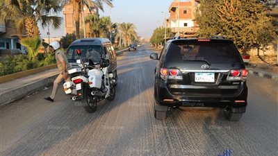 محافظ المنوفية يضبط 3 سيارات تسير عكس الاتجاة خلال جولته بـ 