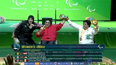 بالفيديو.. تتويج راندا محمود بالميدالية الذهبية في أثقال البارالمبية 