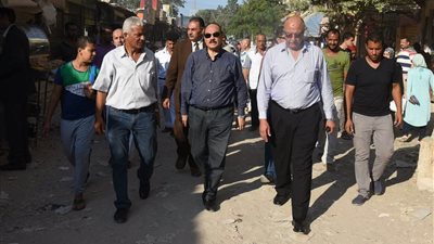 محافظ الإسكندرية يتفقد أعمال مشروع الصرف الصحي بشارع النبوي بالمنتزة