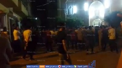 المئات من أهالي 