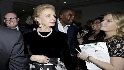 مصمما الأزياء هيريرا وسكوت يعرضان مجموعتيهما خلال معرض أزياء نيويورك