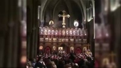 كورال مسيحي ينشد 