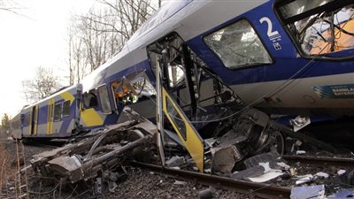 مقتل وإصابة 156 شخصا في تصادم قطارين بباكستان