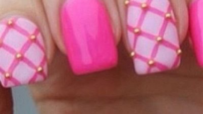 ابرز رسومات الأظافر باللون الروز (صور)