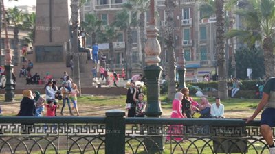 توافد المواطنين على حدائق ومتنزهات الإسكندرية رابع أيام العيد (فيديو وصور)