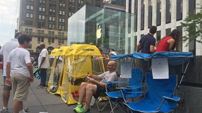 3 آلاف دولار مقابل حجز مكان الانتظار في طوابير 