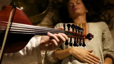 طبيب فرنسي يعتمد على موسيقى 