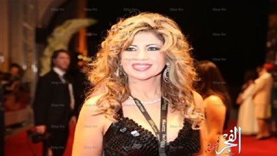 بوسي شلبي تهنئ سمية الخشاب على كليبها الجديد