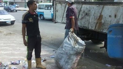 رفع 20 طن قمامة بحي ثاني بدمياط في رابع ايام عيد الاضحي المبارك (صور)