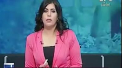 متصل يحرج صحفي على الهواء: 