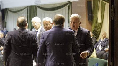 سفير المغرب يصل عزاء والدة السفير 