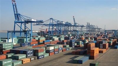 مرور سفينة حاويات و6 سفن بضائع بميناء دمياط اليوم