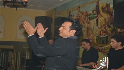 إيهاب توفيق يشعل السريا.. (صور)