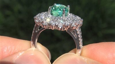 مصرية تعيد لسعودية خاتمي 