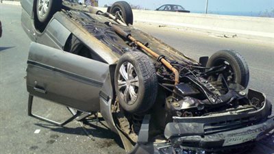 مصرع سيدتين وإصابة نجار إثر انقلاب سيارة بـ