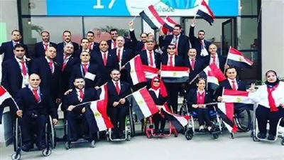 إبراهيم بدر يحمل علم مصر فى حفل ختام البارالمبياد